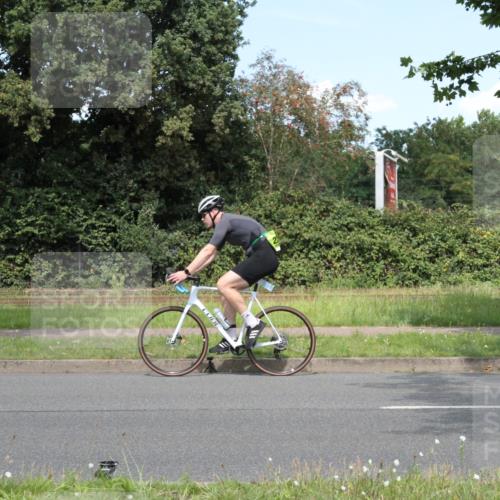 10.08.2025 - GEWOBA Citytriathlon Bremen Yannick Fuchs http://msf.ph/oto/8570547 10.08.2025 14:24:00 Radfahren 128, 221 meine-sportfotos.de