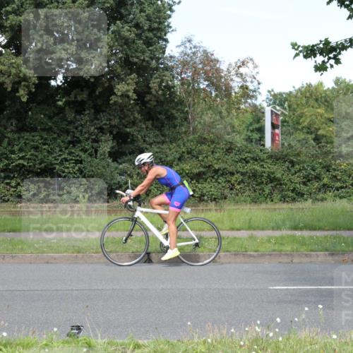 10.08.2025 - GEWOBA Citytriathlon Bremen Yannick Fuchs http://msf.ph/oto/8570571 10.08.2025 14:24:45 Radfahren 3, 165, 180, 247, 298, 332, 346, 432, 488 meine-sportfotos.de