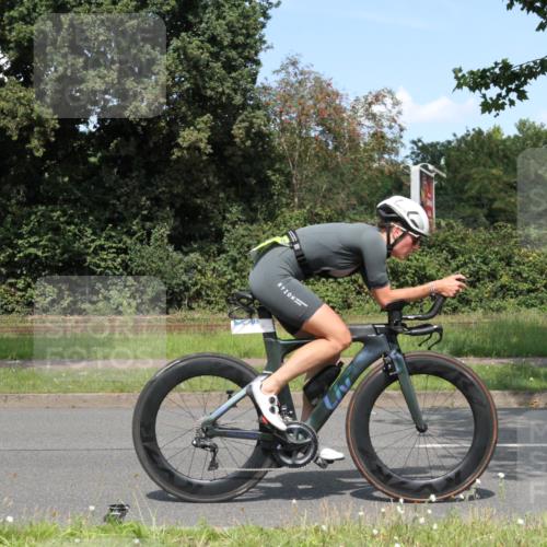 10.08.2025 - GEWOBA Citytriathlon Bremen Yannick Fuchs http://msf.ph/oto/8570572 10.08.2025 14:24:50 Radfahren 22, 165, 180, 247, 269, 298, 332, 346, 432, 488 meine-sportfotos.de