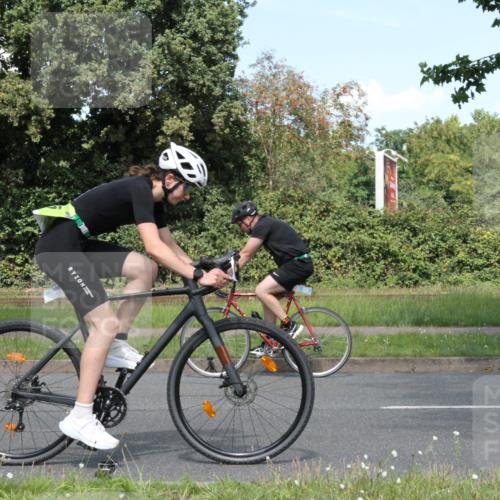 10.08.2025 - GEWOBA Citytriathlon Bremen Yannick Fuchs http://msf.ph/oto/8570575 10.08.2025 14:24:58 Radfahren 22, 166, 202, 235, 269, 332, 346, 432 meine-sportfotos.de