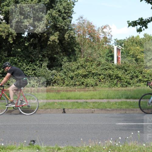 10.08.2025 - GEWOBA Citytriathlon Bremen Yannick Fuchs http://msf.ph/oto/8570576 10.08.2025 14:24:58 Radfahren 22, 166, 202, 235, 269, 332, 346, 432 meine-sportfotos.de