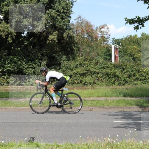 10.08.2025 - GEWOBA Citytriathlon Bremen Yannick Fuchs http://msf.ph/oto/8570578 10.08.2025 14:25:02 Radfahren 22, 166, 202, 235, 269, 332, 346, 432 meine-sportfotos.de