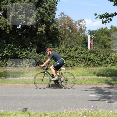 10.08.2025 - GEWOBA Citytriathlon Bremen Yannick Fuchs http://msf.ph/oto/8570591 10.08.2025 14:25:11 Radfahren 22, 49, 85, 166, 202, 208, 235, 267, 269, 270, 323, 326, 336, 462, 479 meine-sportfotos.de