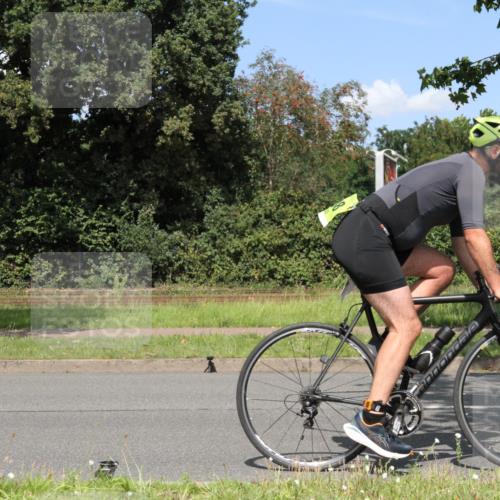 10.08.2025 - GEWOBA Citytriathlon Bremen Yannick Fuchs http://msf.ph/oto/8570606 10.08.2025 14:25:26 Radfahren 49, 85, 208, 267, 270, 323, 326, 336, 462, 479 meine-sportfotos.de