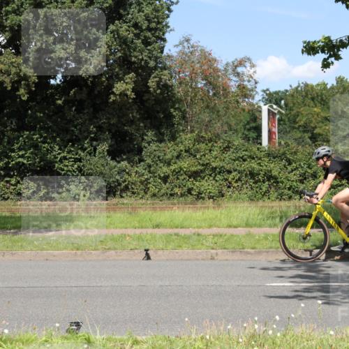 10.08.2025 - GEWOBA Citytriathlon Bremen Yannick Fuchs http://msf.ph/oto/8570615 10.08.2025 14:25:39 Radfahren 167, 499 meine-sportfotos.de