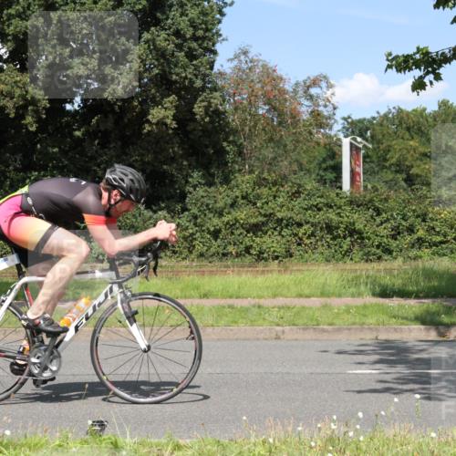 10.08.2025 - GEWOBA Citytriathlon Bremen Yannick Fuchs http://msf.ph/oto/8570622 10.08.2025 14:25:46 Radfahren 167, 446, 499 meine-sportfotos.de