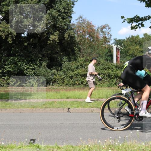 10.08.2025 - GEWOBA Citytriathlon Bremen Yannick Fuchs http://msf.ph/oto/8570762 10.08.2025 14:26:44 Radfahren 349, 358, 372, 408, 422, 445, 453, 484, 497, 532 meine-sportfotos.de