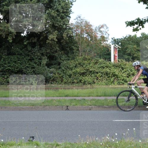 10.08.2025 - GEWOBA Citytriathlon Bremen Yannick Fuchs http://msf.ph/oto/8570787 10.08.2025 14:27:29 Radfahren 120, 156, 286, 320, 363, 441 meine-sportfotos.de