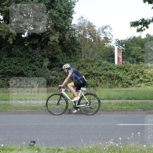 10.08.2025 - GEWOBA Citytriathlon Bremen Yannick Fuchs http://msf.ph/oto/8570788 10.08.2025 14:27:30 Radfahren 120, 156, 286, 320, 363, 441 meine-sportfotos.de