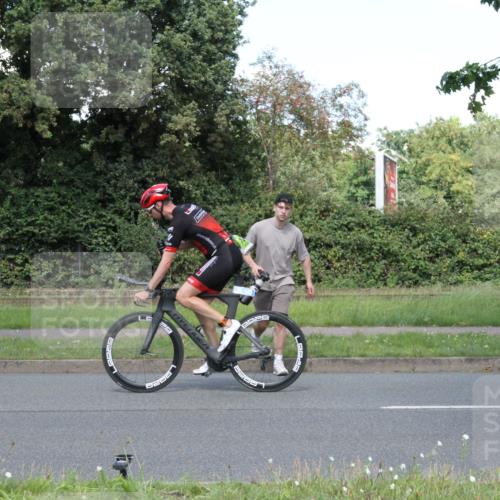 10.08.2025 - GEWOBA Citytriathlon Bremen Yannick Fuchs http://msf.ph/oto/8570862 10.08.2025 14:28:07 Radfahren 70, 293, 382, 448 meine-sportfotos.de