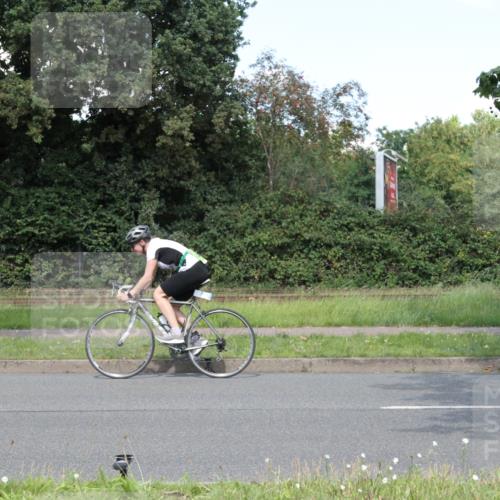 10.08.2025 - GEWOBA Citytriathlon Bremen Yannick Fuchs http://msf.ph/oto/8570864 10.08.2025 14:28:18 Radfahren 70, 382, 448 meine-sportfotos.de