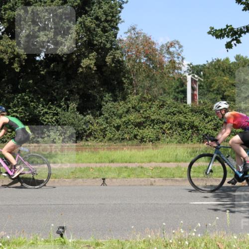 10.08.2025 - GEWOBA Citytriathlon Bremen Yannick Fuchs http://msf.ph/oto/8570962 10.08.2025 14:29:16 Radfahren 172, 188, 206, 321, 365, 389, 447 meine-sportfotos.de
