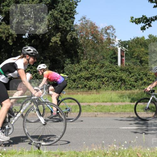 10.08.2025 - GEWOBA Citytriathlon Bremen Yannick Fuchs http://msf.ph/oto/8570963 10.08.2025 14:29:16 Radfahren 172, 188, 206, 321, 365, 389, 447 meine-sportfotos.de