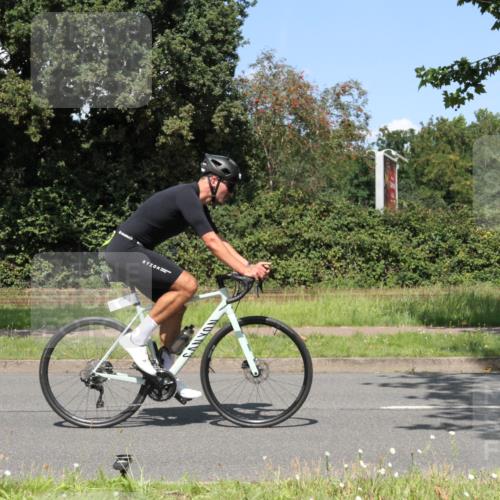 10.08.2025 - GEWOBA Citytriathlon Bremen Yannick Fuchs http://msf.ph/oto/8571061 10.08.2025 14:30:05 Radfahren 42, 95, 112, 149, 183, 315, 327, 337, 400, 402, 429, 454 meine-sportfotos.de
