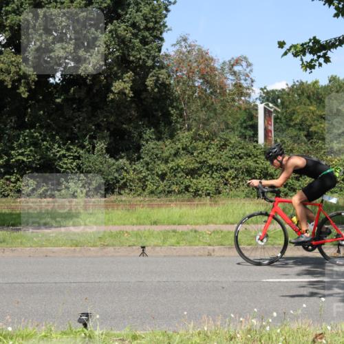 10.08.2025 - GEWOBA Citytriathlon Bremen Yannick Fuchs http://msf.ph/oto/8571089 10.08.2025 14:30:16 Radfahren 33, 42, 66, 95, 112, 148, 149, 329, 337, 338, 361, 374, 400, 402, 410, 429, 454, 492 meine-sportfotos.de
