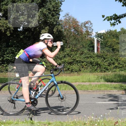 10.08.2025 - GEWOBA Citytriathlon Bremen Yannick Fuchs http://msf.ph/oto/8571090 10.08.2025 14:30:17 Radfahren 8, 33, 42, 66, 95, 112, 148, 149, 329, 337, 338, 361, 374, 400, 402, 410, 429, 492 meine-sportfotos.de
