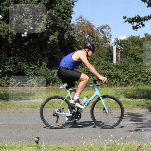 10.08.2025 - GEWOBA Citytriathlon Bremen Yannick Fuchs http://msf.ph/oto/8571093 10.08.2025 14:30:18 Radfahren 8, 33, 42, 66, 95, 112, 148, 149, 329, 338, 347, 361, 374, 400, 402, 410, 429, 492 meine-sportfotos.de