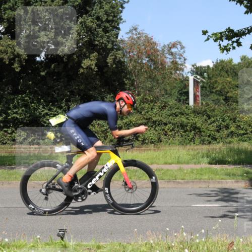 10.08.2025 - GEWOBA Citytriathlon Bremen Yannick Fuchs http://msf.ph/oto/8571095 10.08.2025 14:30:19 Radfahren 8, 33, 66, 95, 148, 149, 329, 338, 347, 361, 374, 400, 402, 410, 429, 492 meine-sportfotos.de