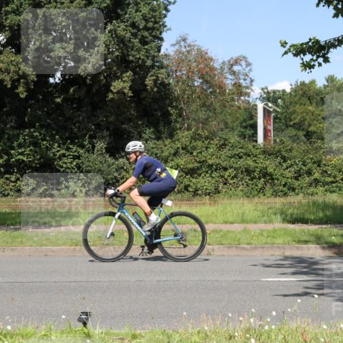 10.08.2025 - GEWOBA Citytriathlon Bremen Yannick Fuchs http://msf.ph/oto/8571101 10.08.2025 14:30:21 Radfahren 8, 33, 66, 148, 149, 329, 338, 347, 361, 374, 400, 402, 410, 429, 492 meine-sportfotos.de