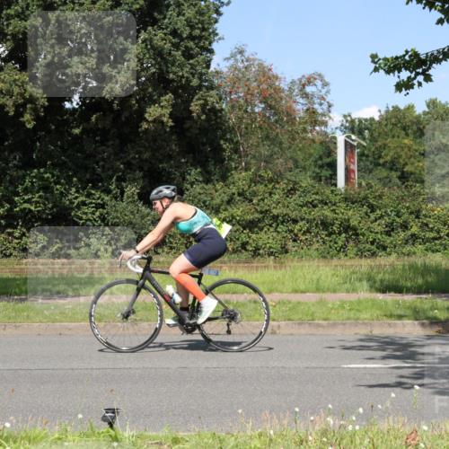 10.08.2025 - GEWOBA Citytriathlon Bremen Yannick Fuchs http://msf.ph/oto/8571102 10.08.2025 14:30:22 Radfahren 8, 33, 66, 148, 149, 329, 338, 347, 361, 374, 400, 402, 410, 429, 492 meine-sportfotos.de