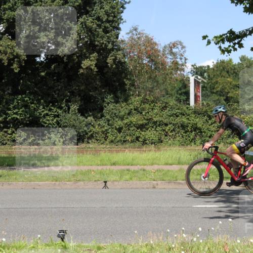 10.08.2025 - GEWOBA Citytriathlon Bremen Yannick Fuchs http://msf.ph/oto/8571112 10.08.2025 14:30:26 Radfahren 8, 33, 66, 148, 149, 328, 329, 338, 345, 347, 361, 374, 381, 400, 402, 410, 461, 492 meine-sportfotos.de