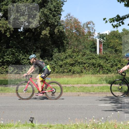 10.08.2025 - GEWOBA Citytriathlon Bremen Yannick Fuchs http://msf.ph/oto/8571113 10.08.2025 14:30:26 Radfahren 8, 33, 66, 148, 149, 328, 329, 338, 345, 347, 361, 374, 381, 400, 402, 410, 461, 492 meine-sportfotos.de