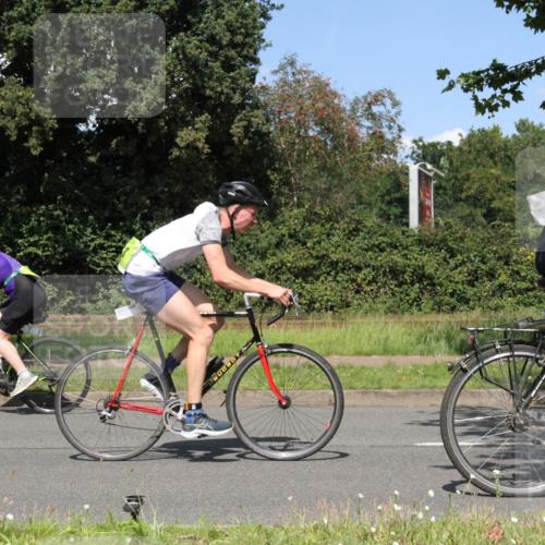 10.08.2025 - GEWOBA Citytriathlon Bremen Yannick Fuchs http://msf.ph/oto/8571115 10.08.2025 14:30:27 Radfahren 8, 33, 66, 148, 149, 328, 329, 338, 345, 347, 361, 374, 381, 400, 402, 410, 461, 492 meine-sportfotos.de