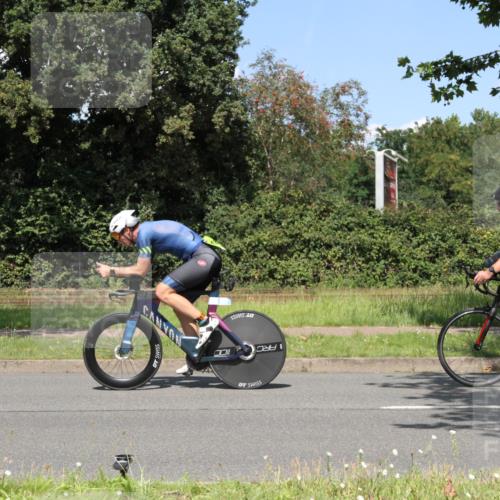 10.08.2025 - GEWOBA Citytriathlon Bremen Yannick Fuchs http://msf.ph/oto/8571131 10.08.2025 14:30:33 Radfahren 8, 12, 33, 107, 178, 328, 329, 338, 341, 345, 347, 356, 361, 374, 381, 399, 409, 410, 461, 492 meine-sportfotos.de