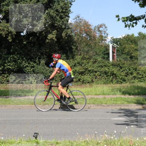 10.08.2025 - GEWOBA Citytriathlon Bremen Yannick Fuchs http://msf.ph/oto/8571141 10.08.2025 14:30:36 Radfahren 8, 12, 33, 107, 178, 328, 329, 338, 341, 345, 347, 356, 361, 381, 399, 409, 416, 461, 492 meine-sportfotos.de