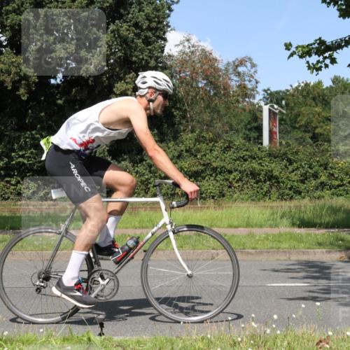 10.08.2025 - GEWOBA Citytriathlon Bremen Yannick Fuchs http://msf.ph/oto/8571278 10.08.2025 14:32:10 Radfahren 104, 113, 344, 355, 359, 362, 366, 370, 376, 411, 433, 463, 489, 496, 508 meine-sportfotos.de