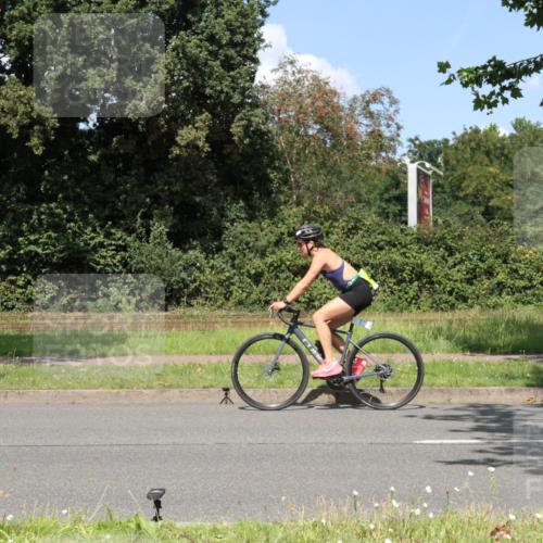 10.08.2025 - GEWOBA Citytriathlon Bremen Yannick Fuchs http://msf.ph/oto/8571320 10.08.2025 14:32:31 Radfahren 105, 284, 299, 355, 370, 393, 420, 463, 489 meine-sportfotos.de