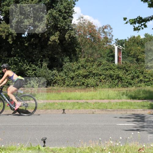 10.08.2025 - GEWOBA Citytriathlon Bremen Yannick Fuchs http://msf.ph/oto/8571321 10.08.2025 14:32:31 Radfahren 105, 284, 299, 355, 370, 393, 420, 463, 489 meine-sportfotos.de