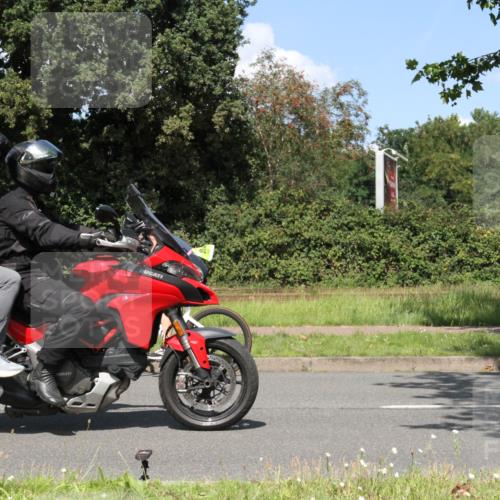 10.08.2025 - GEWOBA Citytriathlon Bremen Yannick Fuchs http://msf.ph/oto/8571344 10.08.2025 14:32:39 Radfahren 15, 82, 96, 118, 243, 284, 393, 420, 435 meine-sportfotos.de