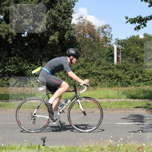 10.08.2025 - GEWOBA Citytriathlon Bremen Yannick Fuchs http://msf.ph/oto/8571372 10.08.2025 14:32:50 Radfahren 15, 82, 96, 118, 122, 243, 357, 387, 420, 435, 501 meine-sportfotos.de