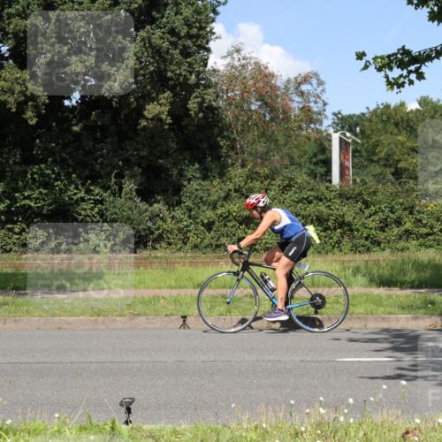 10.08.2025 - GEWOBA Citytriathlon Bremen Yannick Fuchs http://msf.ph/oto/8571396 10.08.2025 14:32:59 Radfahren 14, 15, 37, 82, 93, 96, 118, 122, 243, 357, 387, 435, 473, 501 meine-sportfotos.de