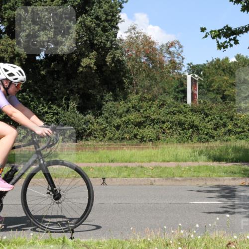 10.08.2025 - GEWOBA Citytriathlon Bremen Yannick Fuchs http://msf.ph/oto/8571399 10.08.2025 14:33:00 Radfahren 14, 15, 37, 82, 93, 96, 118, 122, 243, 357, 387, 473, 501 meine-sportfotos.de