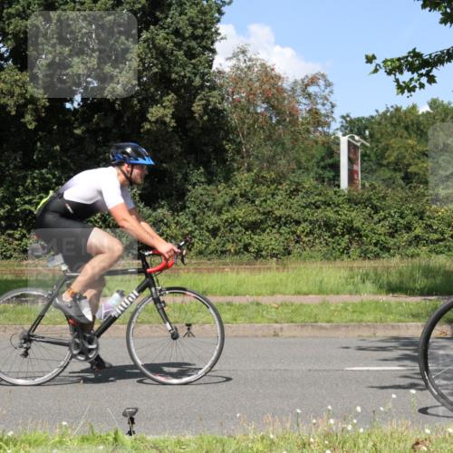10.08.2025 - GEWOBA Citytriathlon Bremen Yannick Fuchs http://msf.ph/oto/8571409 10.08.2025 14:33:03 Radfahren 14, 15, 37, 82, 93, 118, 122, 207, 357, 387, 473, 501 meine-sportfotos.de