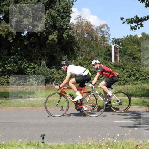 10.08.2025 - GEWOBA Citytriathlon Bremen Yannick Fuchs http://msf.ph/oto/8571412 10.08.2025 14:33:04 Radfahren 14, 15, 37, 82, 93, 122, 207, 357, 387, 473, 501 meine-sportfotos.de