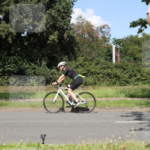 10.08.2025 - GEWOBA Citytriathlon Bremen Yannick Fuchs http://msf.ph/oto/8571431 10.08.2025 14:33:14 Radfahren 14, 37, 74, 93, 207, 473, 518 meine-sportfotos.de
