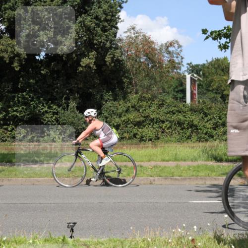 10.08.2025 - GEWOBA Citytriathlon Bremen Yannick Fuchs http://msf.ph/oto/8571489 10.08.2025 14:33:37 Radfahren 2, 25, 48, 74, 138, 440, 514, 519 meine-sportfotos.de