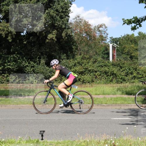 10.08.2025 - GEWOBA Citytriathlon Bremen Yannick Fuchs http://msf.ph/oto/8571530 10.08.2025 14:34:03 Radfahren 55, 65, 92, 151, 364, 388, 451, 507, 515, 522, 530 meine-sportfotos.de