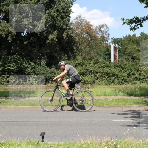 10.08.2025 - GEWOBA Citytriathlon Bremen Yannick Fuchs http://msf.ph/oto/8571536 10.08.2025 14:34:09 Radfahren 45, 55, 76, 92, 151, 214, 364, 388, 424, 443, 451, 507, 515, 530 meine-sportfotos.de