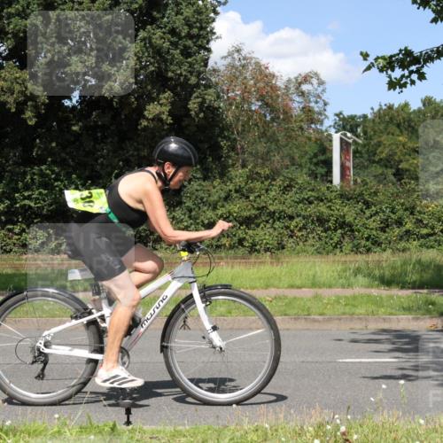 10.08.2025 - GEWOBA Citytriathlon Bremen Yannick Fuchs http://msf.ph/oto/8571538 10.08.2025 14:34:11 Radfahren 45, 55, 76, 151, 214, 364, 388, 424, 443, 451, 507, 515, 530 meine-sportfotos.de