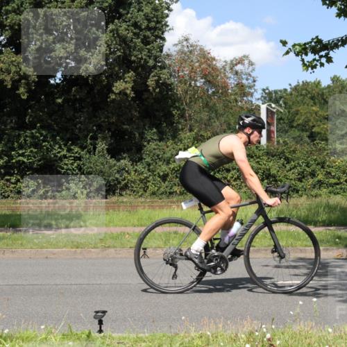 10.08.2025 - GEWOBA Citytriathlon Bremen Yannick Fuchs http://msf.ph/oto/8571543 10.08.2025 14:34:20 Radfahren 45, 76, 88, 143, 214, 304, 316, 364, 375, 392, 424, 443, 515, 524, 530 meine-sportfotos.de