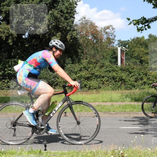 10.08.2025 - GEWOBA Citytriathlon Bremen Yannick Fuchs http://msf.ph/oto/8571546 10.08.2025 14:34:22 Radfahren 45, 76, 79, 88, 143, 144, 146, 214, 304, 316, 364, 375, 392, 424, 443, 515, 524 meine-sportfotos.de