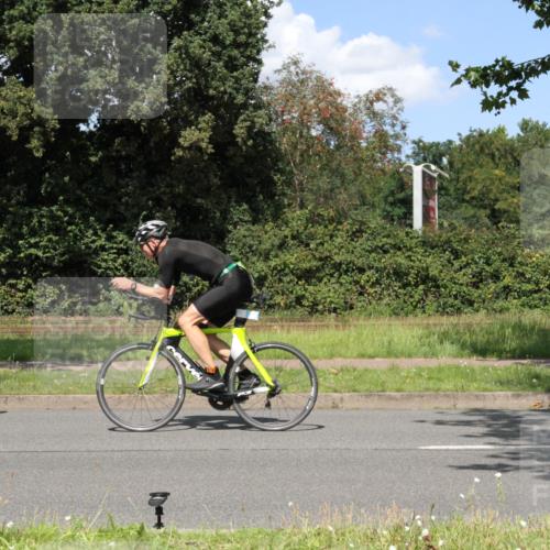 10.08.2025 - GEWOBA Citytriathlon Bremen Yannick Fuchs http://msf.ph/oto/8571548 10.08.2025 14:34:23 Radfahren 45, 76, 79, 88, 143, 144, 146, 214, 304, 316, 375, 392, 424, 443, 515, 524 meine-sportfotos.de