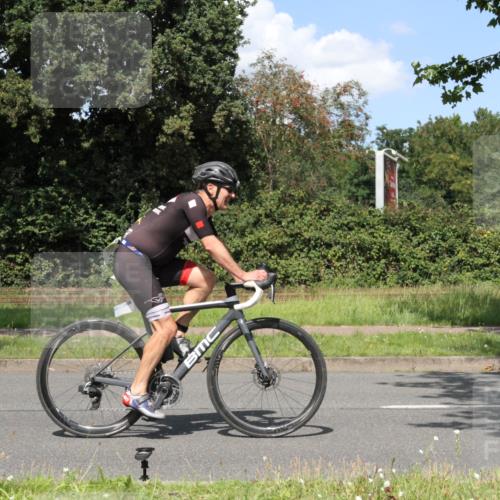 10.08.2025 - GEWOBA Citytriathlon Bremen Yannick Fuchs http://msf.ph/oto/8571555 10.08.2025 14:34:28 Radfahren 45, 76, 79, 88, 143, 144, 146, 214, 304, 316, 375, 392, 424, 443, 465, 515, 524 meine-sportfotos.de