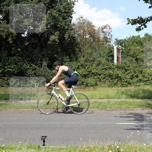 10.08.2025 - GEWOBA Citytriathlon Bremen Yannick Fuchs http://msf.ph/oto/8571556 10.08.2025 14:34:29 Radfahren 45, 76, 79, 88, 143, 144, 146, 214, 304, 316, 375, 392, 424, 443, 465, 524 meine-sportfotos.de