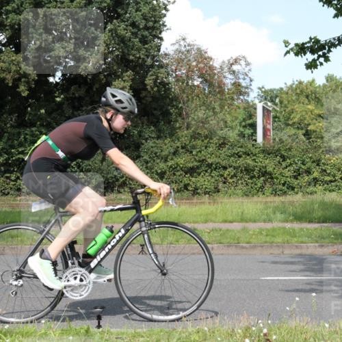10.08.2025 - GEWOBA Citytriathlon Bremen Yannick Fuchs http://msf.ph/oto/8571557 10.08.2025 14:34:31 Radfahren 45, 76, 79, 88, 143, 144, 146, 300, 304, 316, 375, 392, 443, 465, 524 meine-sportfotos.de
