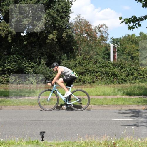 10.08.2025 - GEWOBA Citytriathlon Bremen Yannick Fuchs http://msf.ph/oto/8571571 10.08.2025 14:34:51 Radfahren 23, 31, 72, 268, 300, 413, 430, 502, 511 meine-sportfotos.de